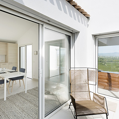 Uși culisante în același plan