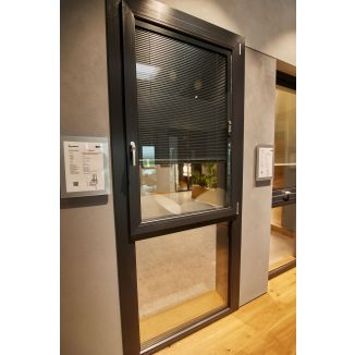 Fereastră aluminiu cu jaluzele venețiene, Barrier Silver M9660, 990 x 2497 mm