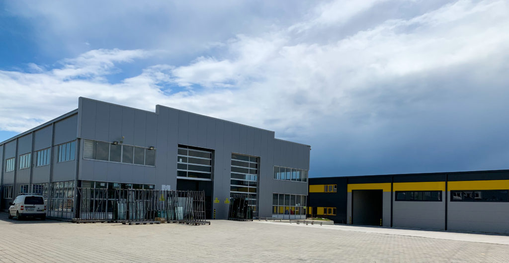 Uși de garaj pentru hale industriale