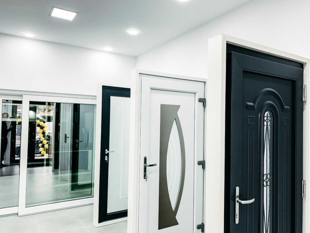 Uși pentru exterior. Caracteristici uși metalice și uși din tâmplărie PVC