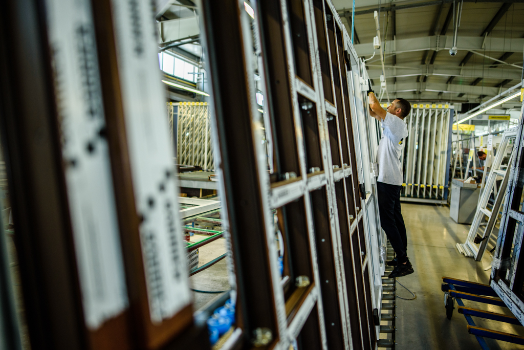 Umplerea golurilor cu spumă sau silicon acrilic: scurt ghid