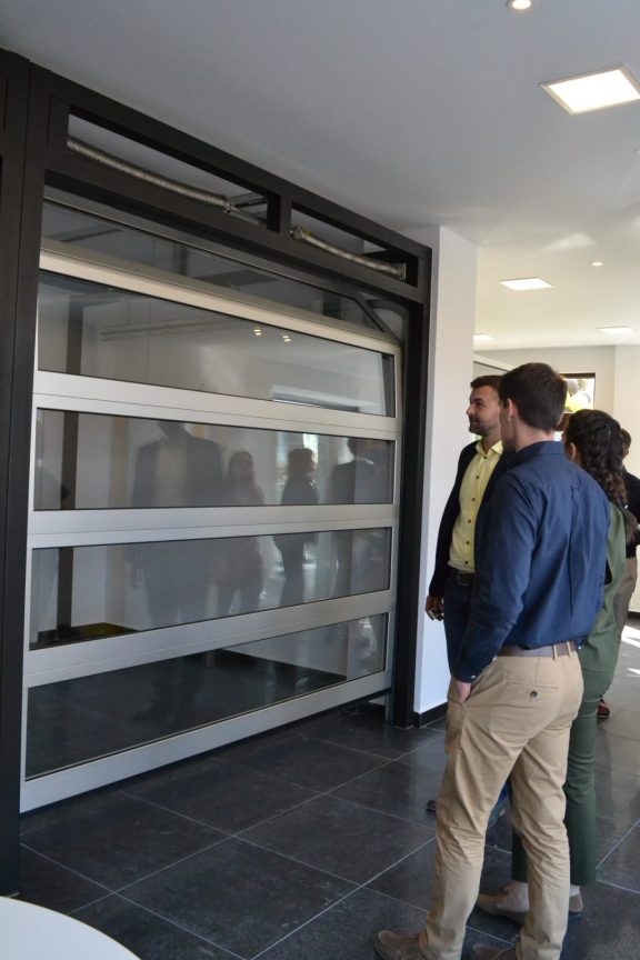 Avantajele ușilor pietonale pentru porți de garaj