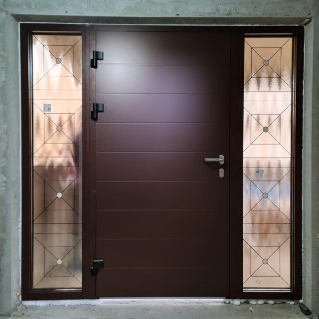 Uși pentru exterior. Caracteristici uși metalice și uși din tâmplărie PVC